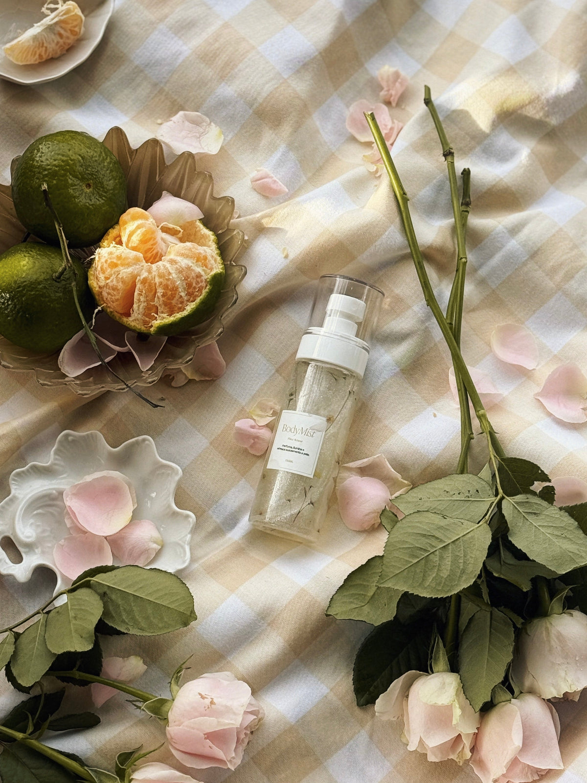 Frascos de body mist da linha Lumière